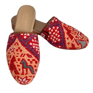 NWOB Artemis Multicolor Sumak Kilim Mules Slides, Size 40